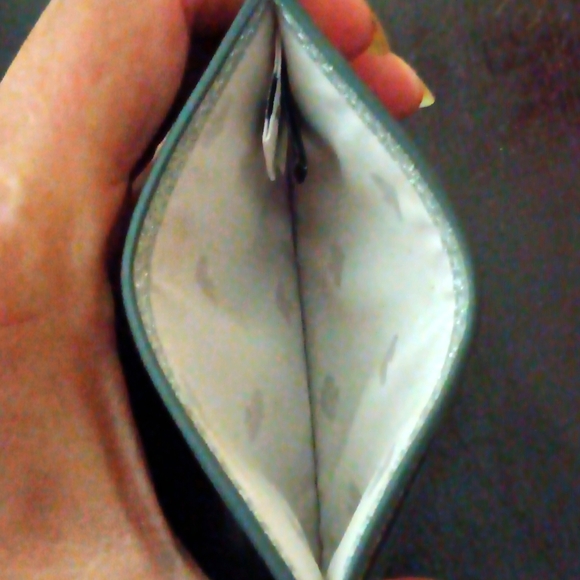 NWOT 🔥 KATE SPADE 🔥 GLITTERY SILVER CREDIT CARD WALLET - Picture 3 of 8